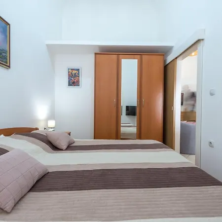 Old Writer - Two Bedroom With City View