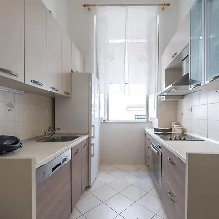 Old Writer - Two Bedroom With City View *