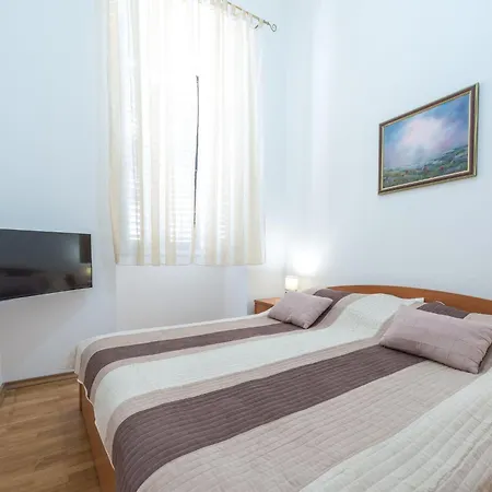 Old Writer - Two Bedroom With City View Apartmán