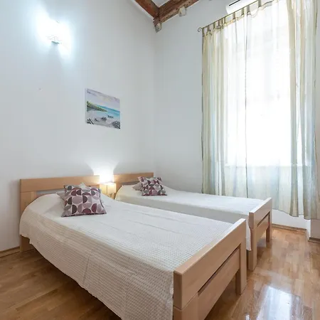 Old Writer - Two Bedroom With City View Apartmán *